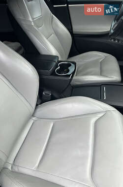 Лифтбек Tesla Model S 2013 в 