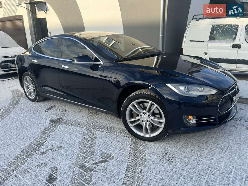 Лифтбек Tesla Model S 2013 в 