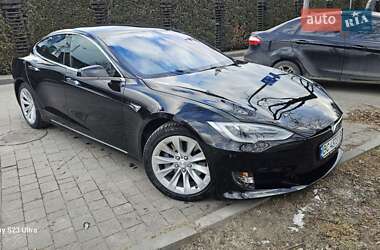 Лифтбек Tesla Model S 2017 в Львове