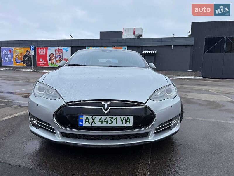 Ліфтбек Tesla Model S 2016 в Борисполі