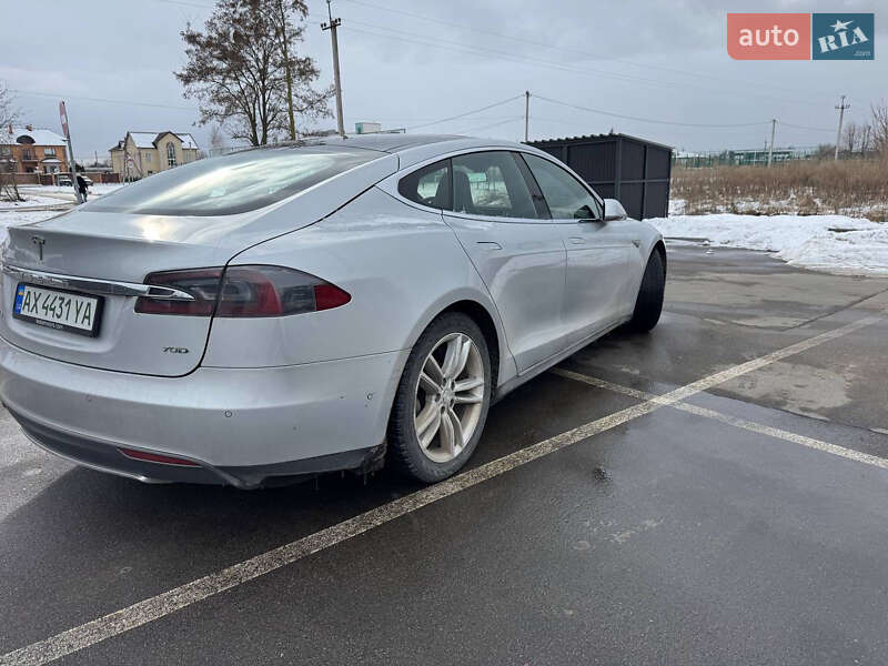 Ліфтбек Tesla Model S 2016 в Борисполі