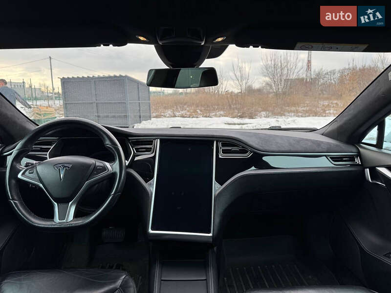 Ліфтбек Tesla Model S 2016 в Борисполі