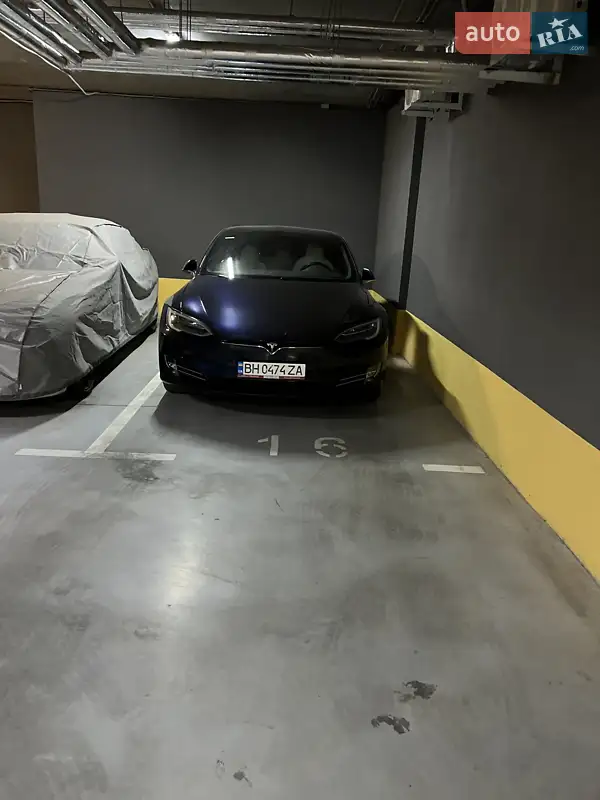Лифтбек Tesla Model S 2020 в 