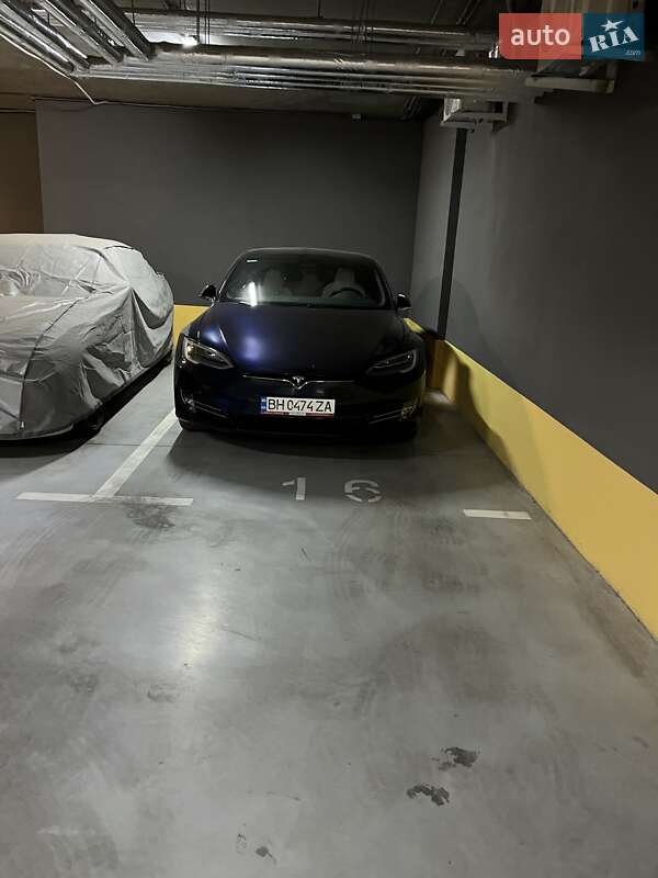 Tesla Model S 2020