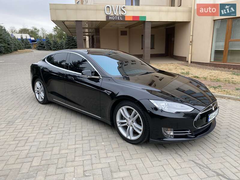 Лифтбек Tesla Model S 2014 в Харькове