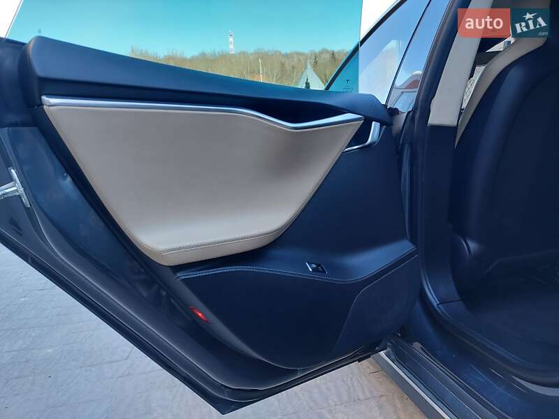 Лифтбек Tesla Model S 2014 в Тернополе фото 26 Лифтбек Tesla Model S 2014 в Тернополе