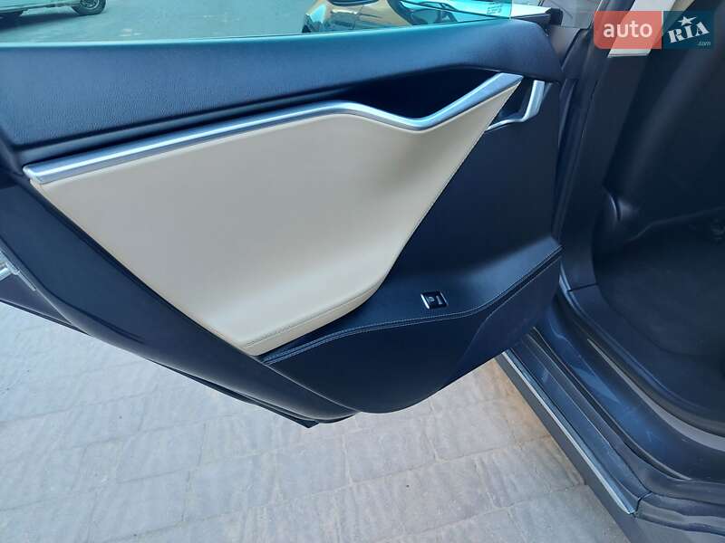 Лифтбек Tesla Model S 2014 в Тернополе фото 31 Лифтбек Tesla Model S 2014 в Тернополе