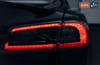 Лифтбек Tesla Model S 2021 в 