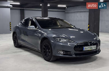 Лифтбек Tesla Model S 2013 в Черновцах