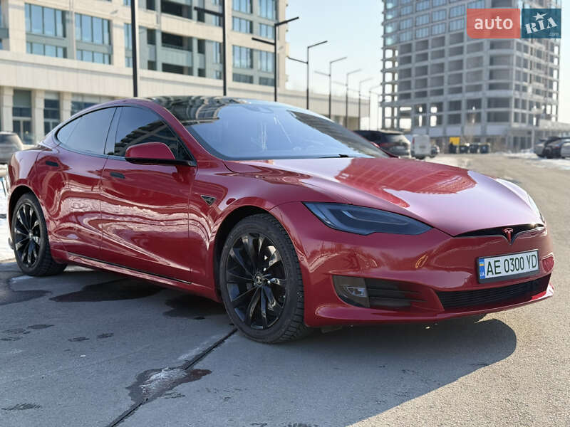 Лифтбек Tesla Model S 2016 в Днепре