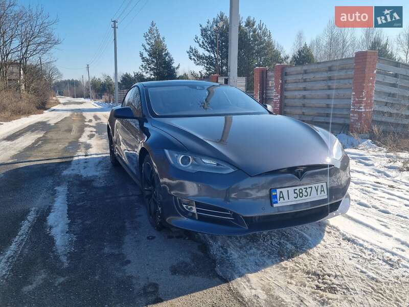 Ліфтбек Tesla Model S 2015 в Києві