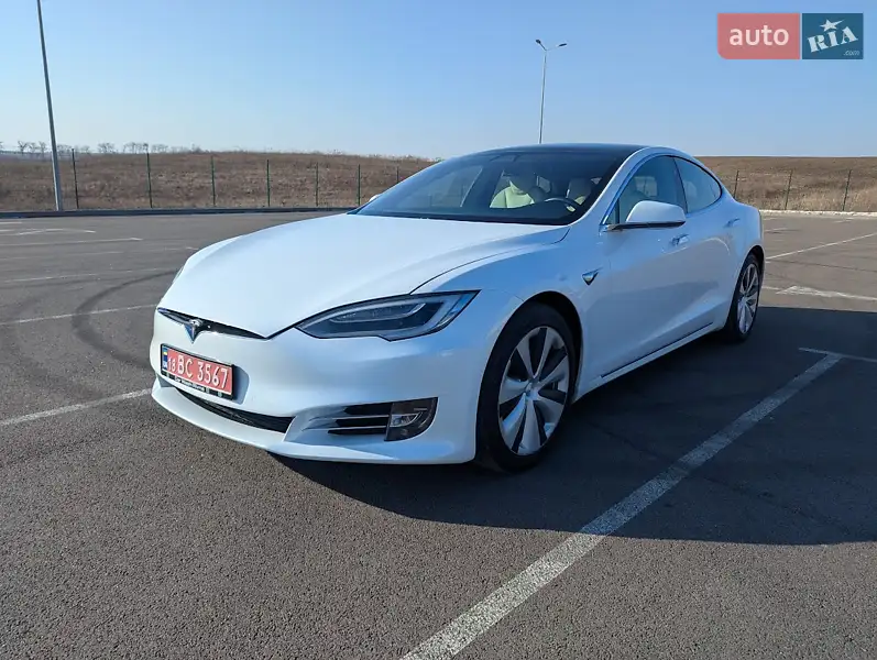 Ліфтбек Tesla Model S 2020 в 