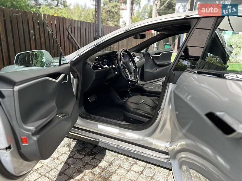 Ліфтбек Tesla Model S 2015 в Рівному