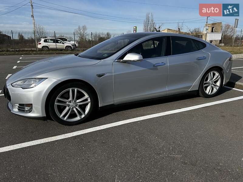 Ліфтбек Tesla Model S 2015 в Рівному
