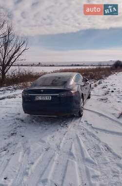 Лифтбек Tesla Model S 2015 в 