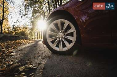 Лифтбек Tesla Model S 2016 в 