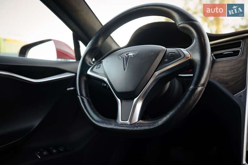 Лифтбек Tesla Model S 2016 в Киеве