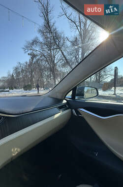 Ліфтбек Tesla Model S 2013 в 