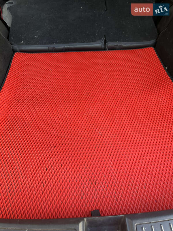 Лифтбек Tesla Model S 2015 в Киеве фото 26 Лифтбек Tesla Model S 2015 в Киеве