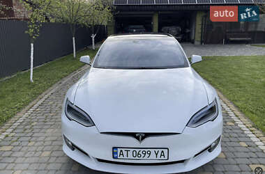 Лифтбек Tesla Model S 2016 в Львове