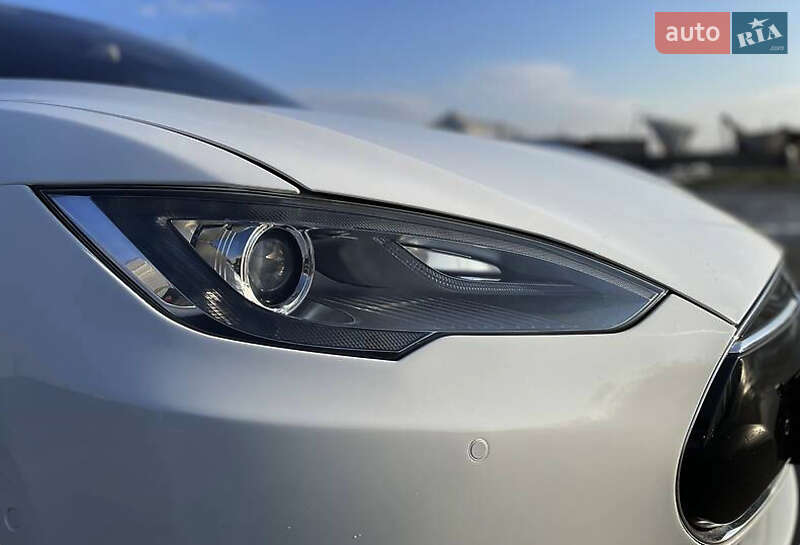 Лифтбек Tesla Model S 2015 в Луцке