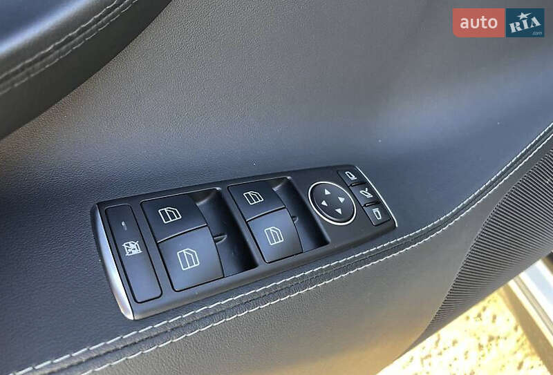 Лифтбек Tesla Model S 2015 в Луцке