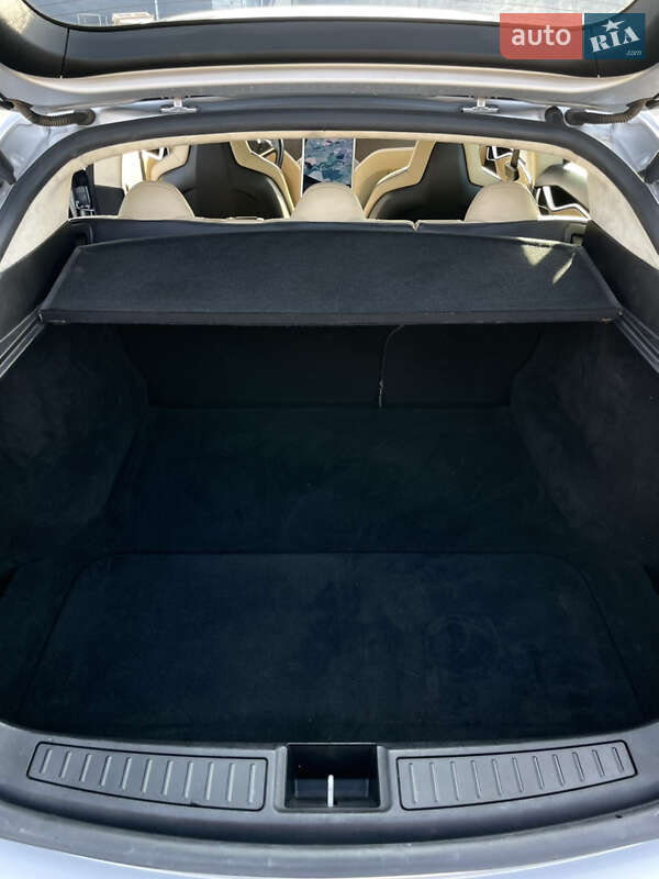 Лифтбек Tesla Model S 2013 в Самборе