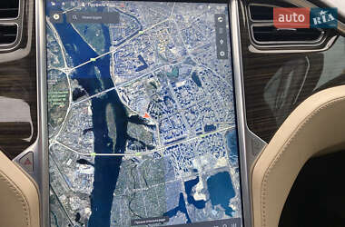 Лифтбек Tesla Model S 2015 в 