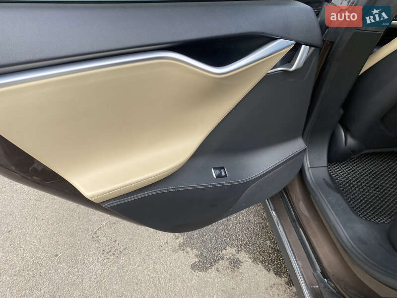 Лифтбек Tesla Model S 2015 в Киеве