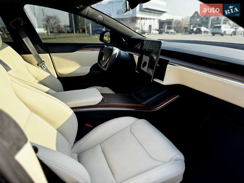 Лифтбек Tesla Model S 2023 в Киеве