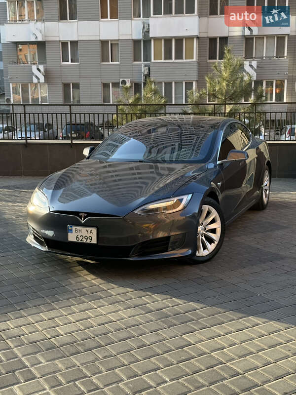 Ліфтбек Tesla Model S 2017 в Одесі