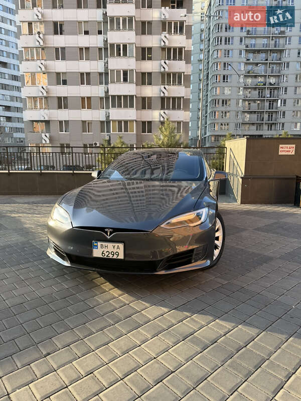 Ліфтбек Tesla Model S 2017 в Одесі