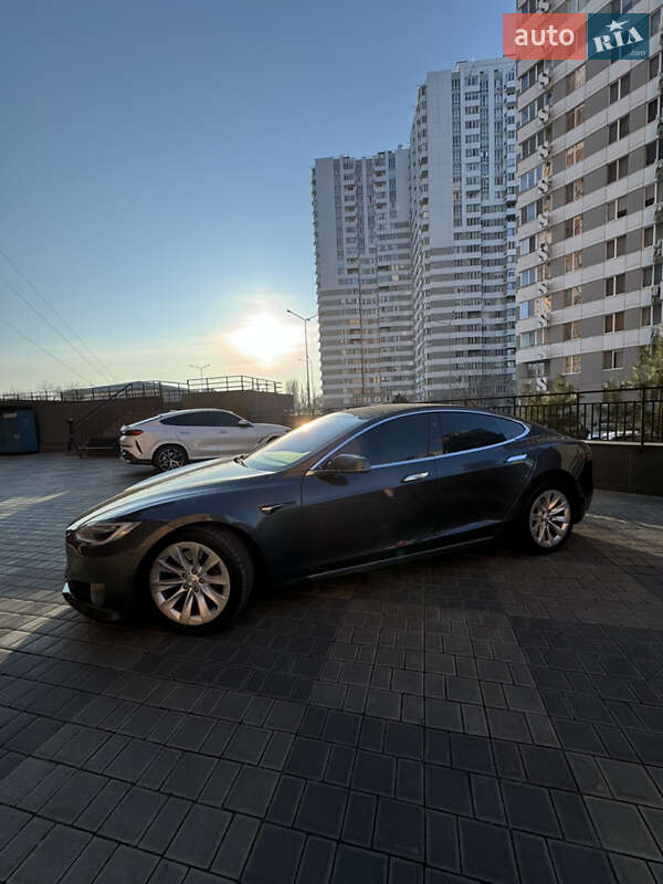 Ліфтбек Tesla Model S 2017 в Одесі