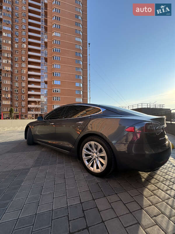 Лифтбек Tesla Model S 2017 в Одессе