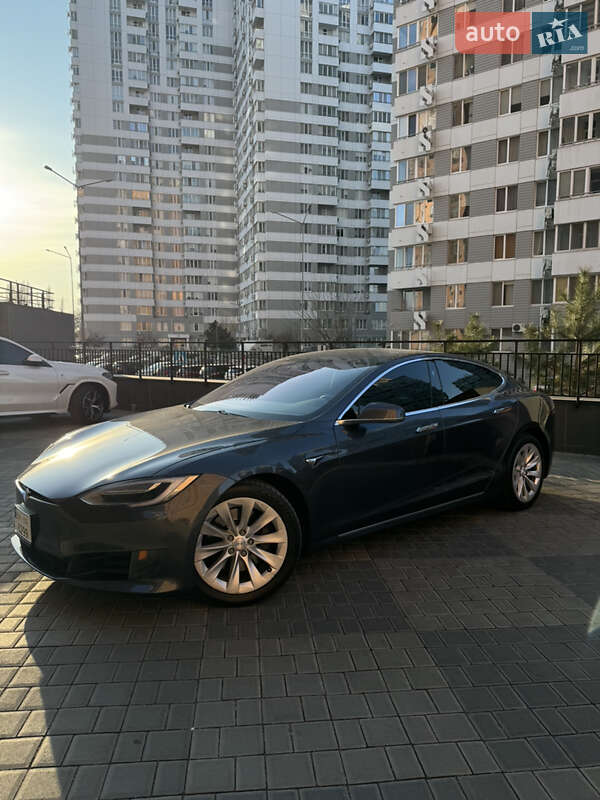 Ліфтбек Tesla Model S 2017 в Одесі