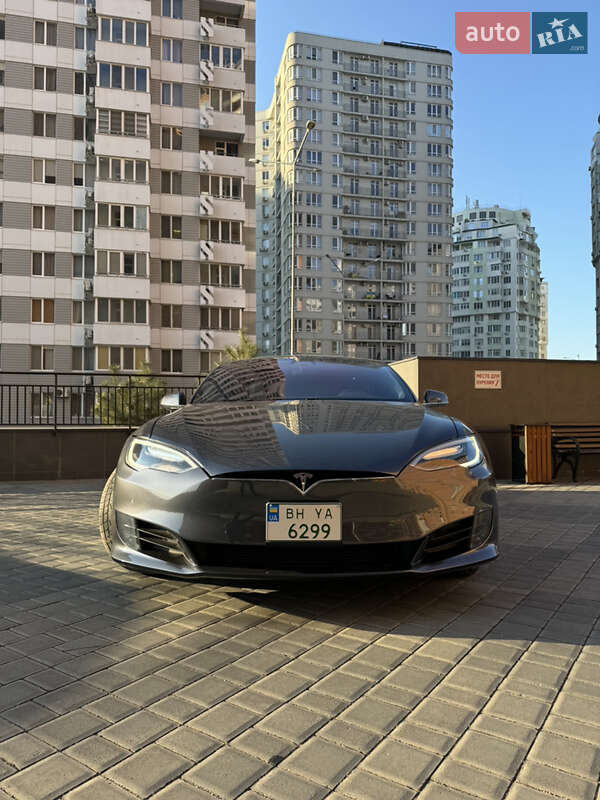 Ліфтбек Tesla Model S 2017 в Одесі