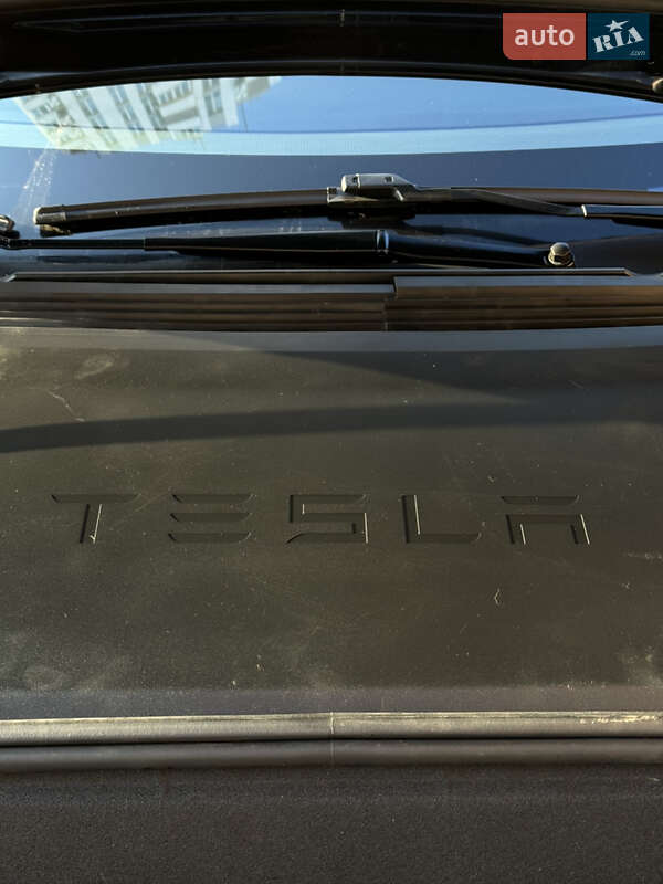 Ліфтбек Tesla Model S 2017 в Одесі