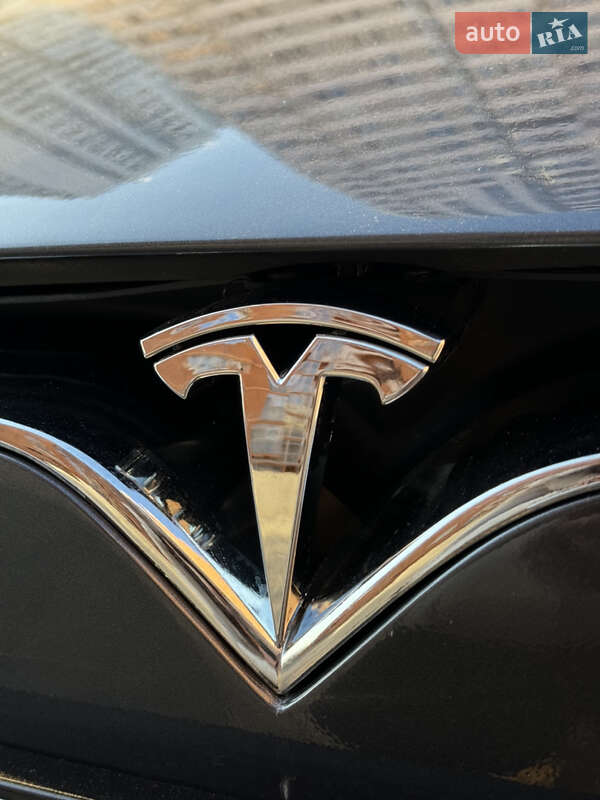Ліфтбек Tesla Model S 2017 в Одесі