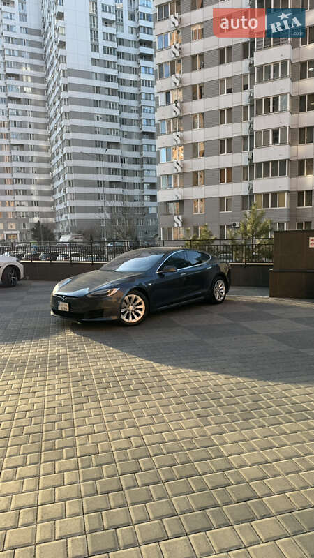 Ліфтбек Tesla Model S 2017 в Одесі