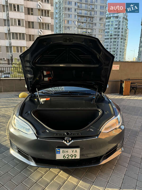 Ліфтбек Tesla Model S 2017 в Одесі