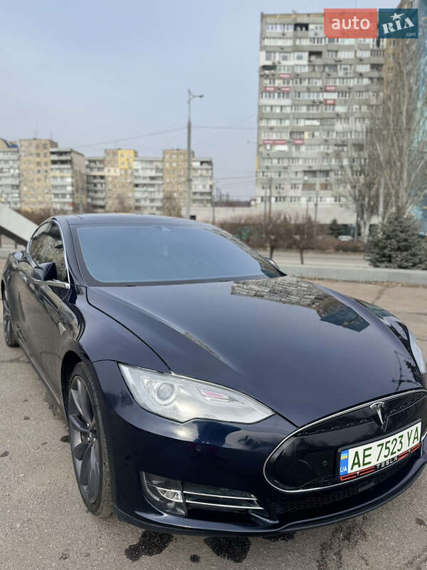 Лифтбек Tesla Model S 2015 в Днепре