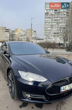 Ліфтбек Tesla Model S 2015 в Дніпрі