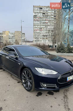 Ліфтбек Tesla Model S 2015 в Дніпрі