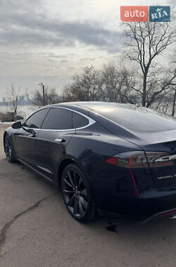 Ліфтбек Tesla Model S 2015 в Дніпрі