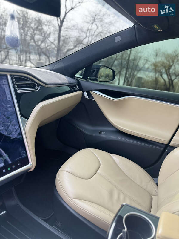 Лифтбек Tesla Model S 2015 в Днепре