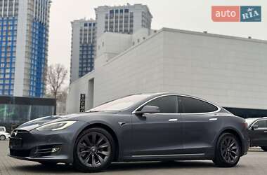Лифтбек Tesla Model S 2020 в 
