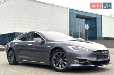 Лифтбек Tesla Model S 2020 в 