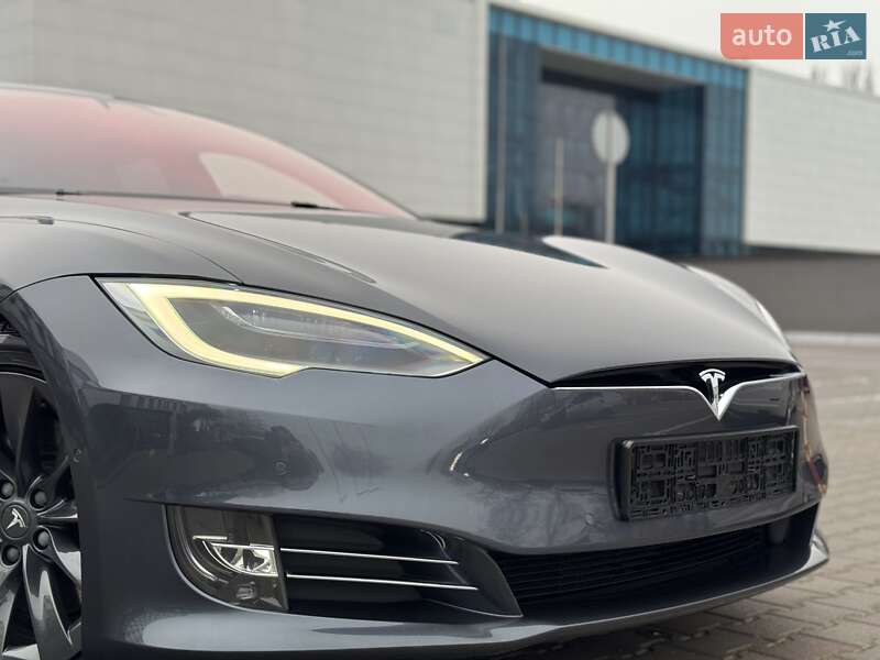 Ліфтбек Tesla Model S 2020 в Одесі