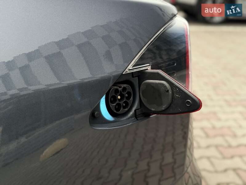 Ліфтбек Tesla Model S 2020 в Одесі