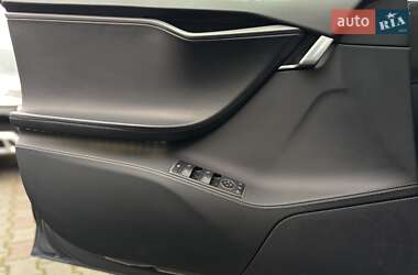 Лифтбек Tesla Model S 2020 в 